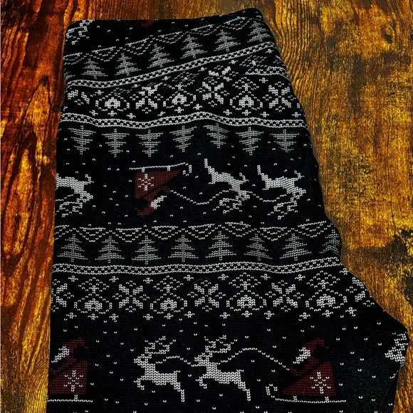 LuLaRoe Leggings in a Christmas Cross Stitch Pattern - Picture 1 of 4